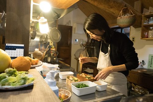 アクタ お弁当を作る鍵山さん
